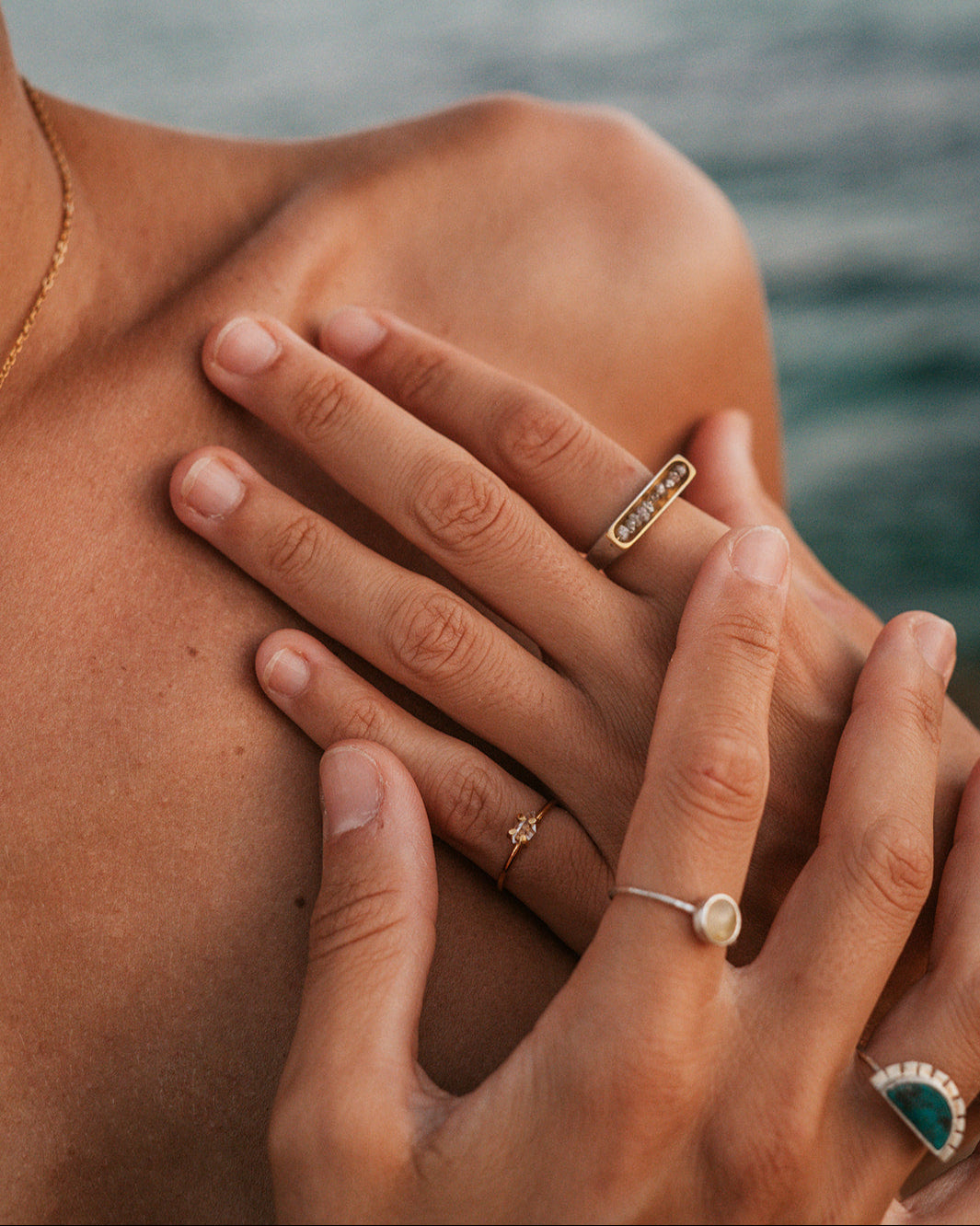 Mutti ring in recycled silver, raw diamonds and 18k gold plating.