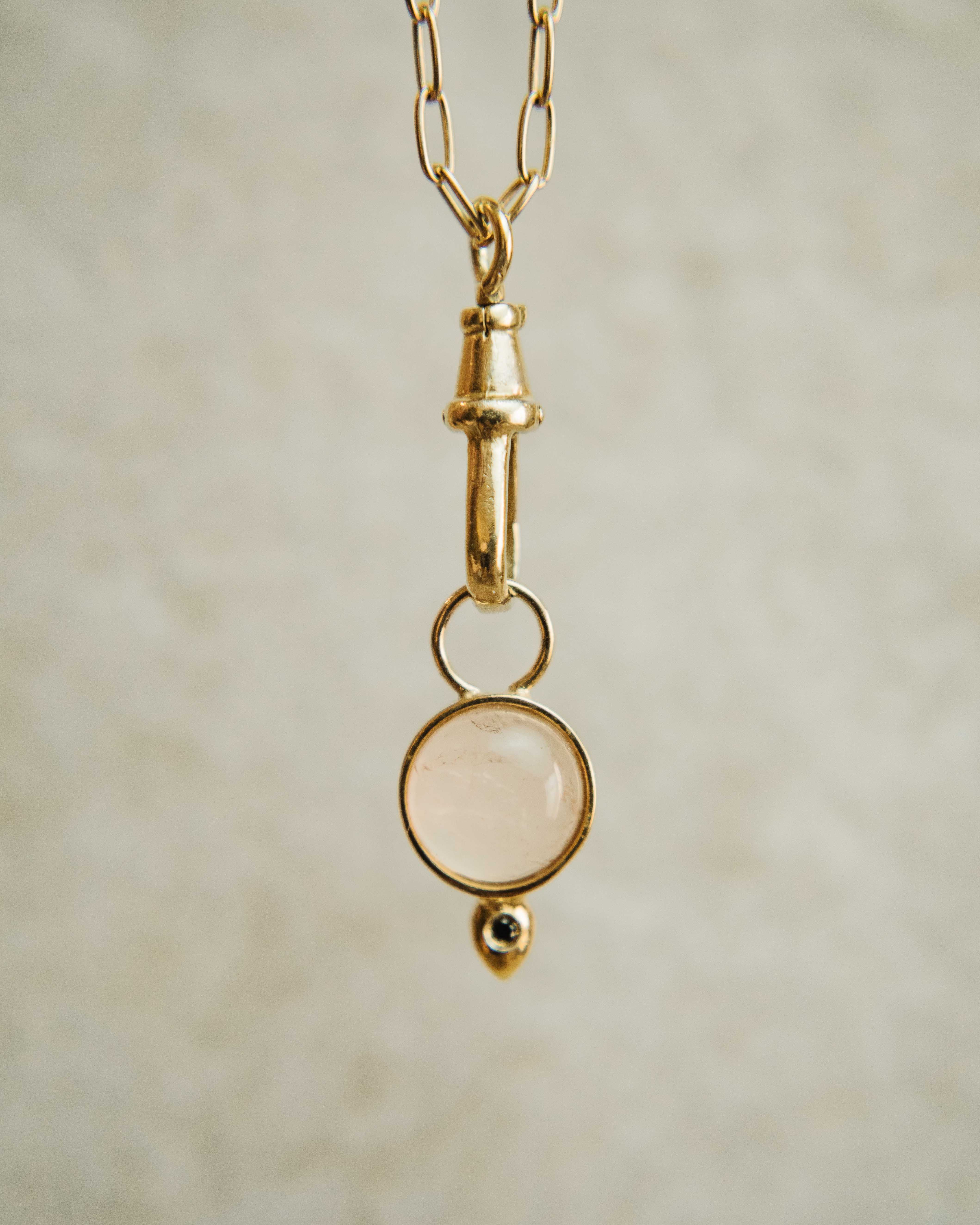 TREASURE · Cuarzo Rosa & Diamante Negro bañado en oro 18k