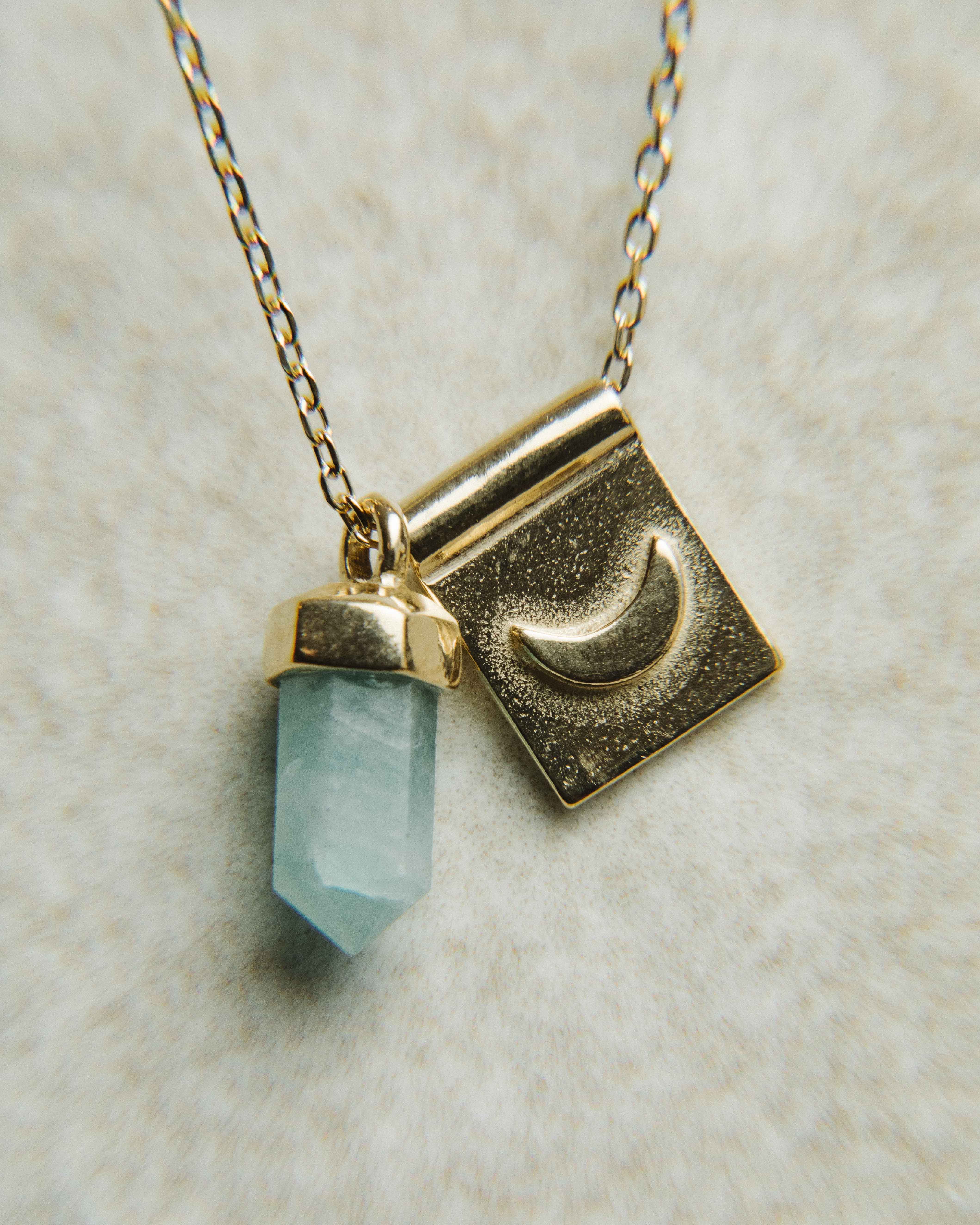 Luna nueva en Plata Bañada en Oro 18k