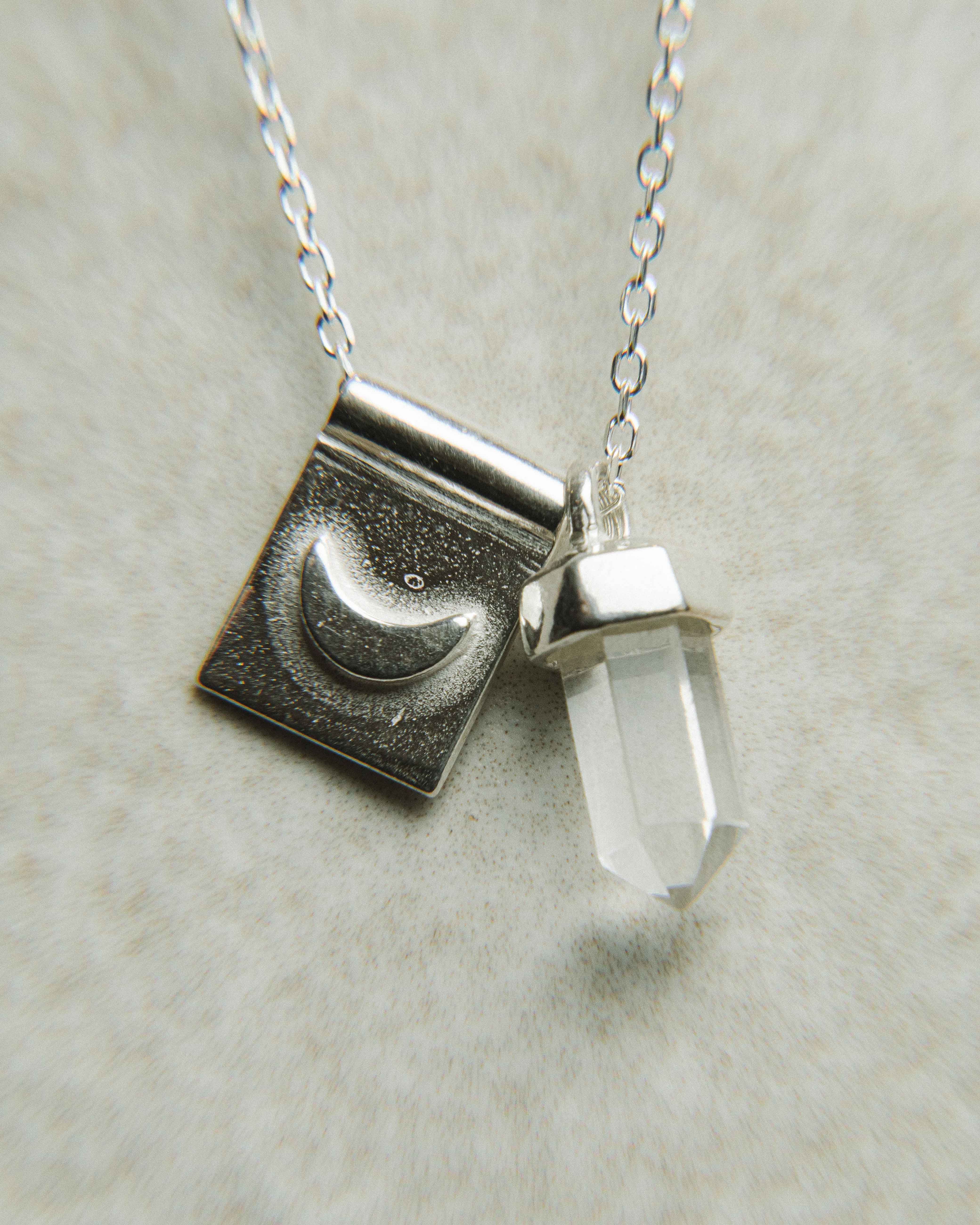 Luna nueva en Plata Reciclada