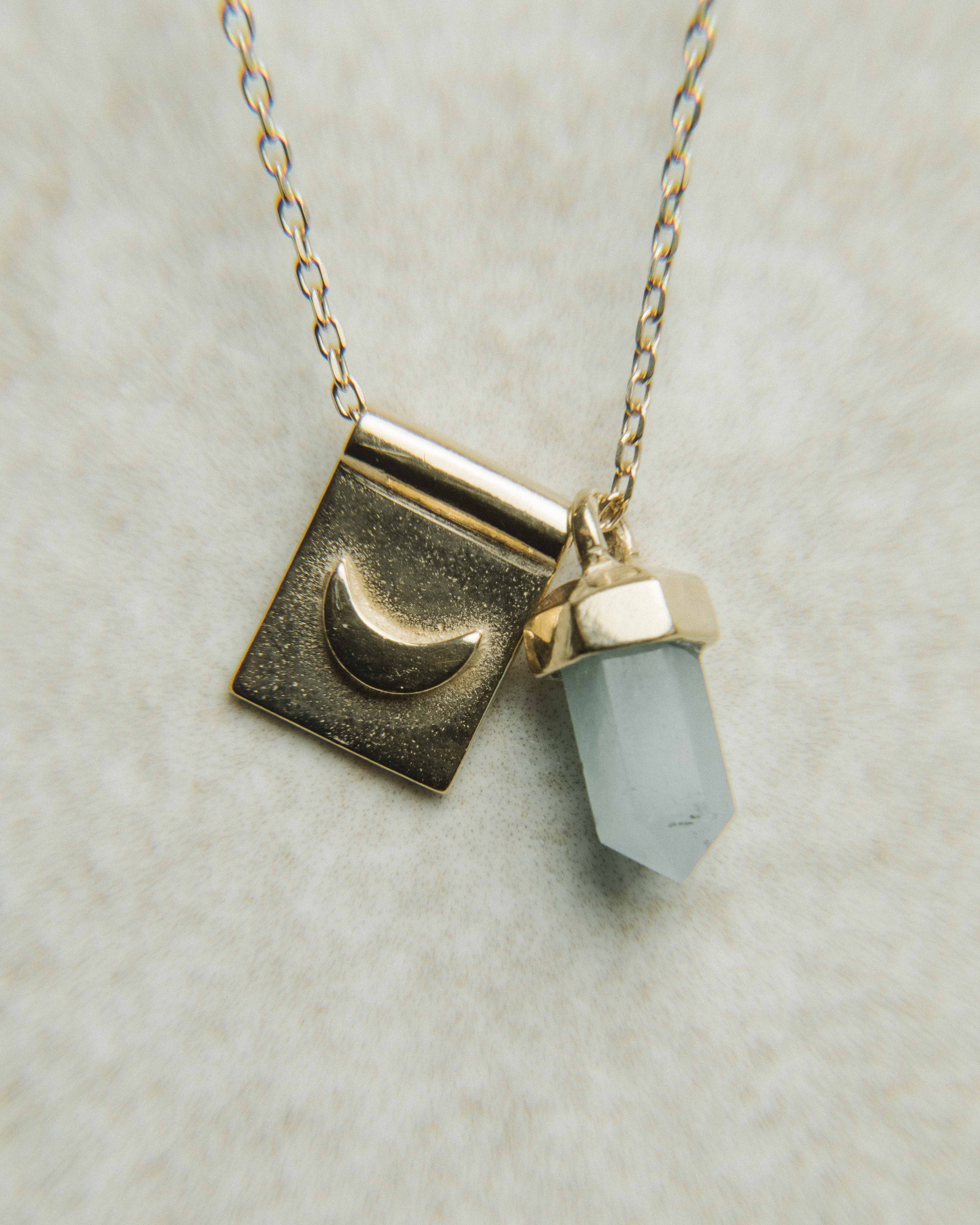 Luna nueva en Plata Bañada en Oro 18k