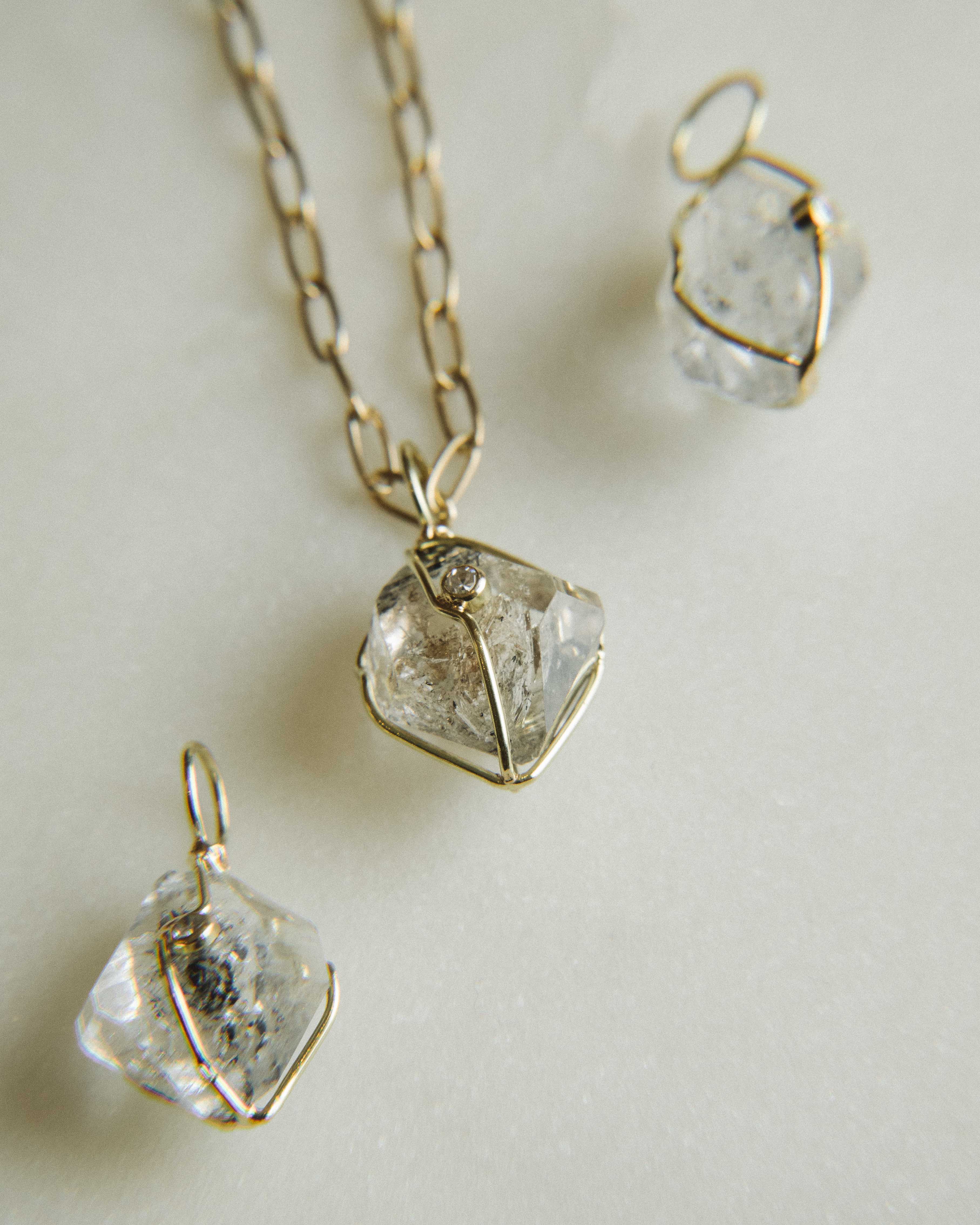 Phoebe en Oro reciclado con diamante