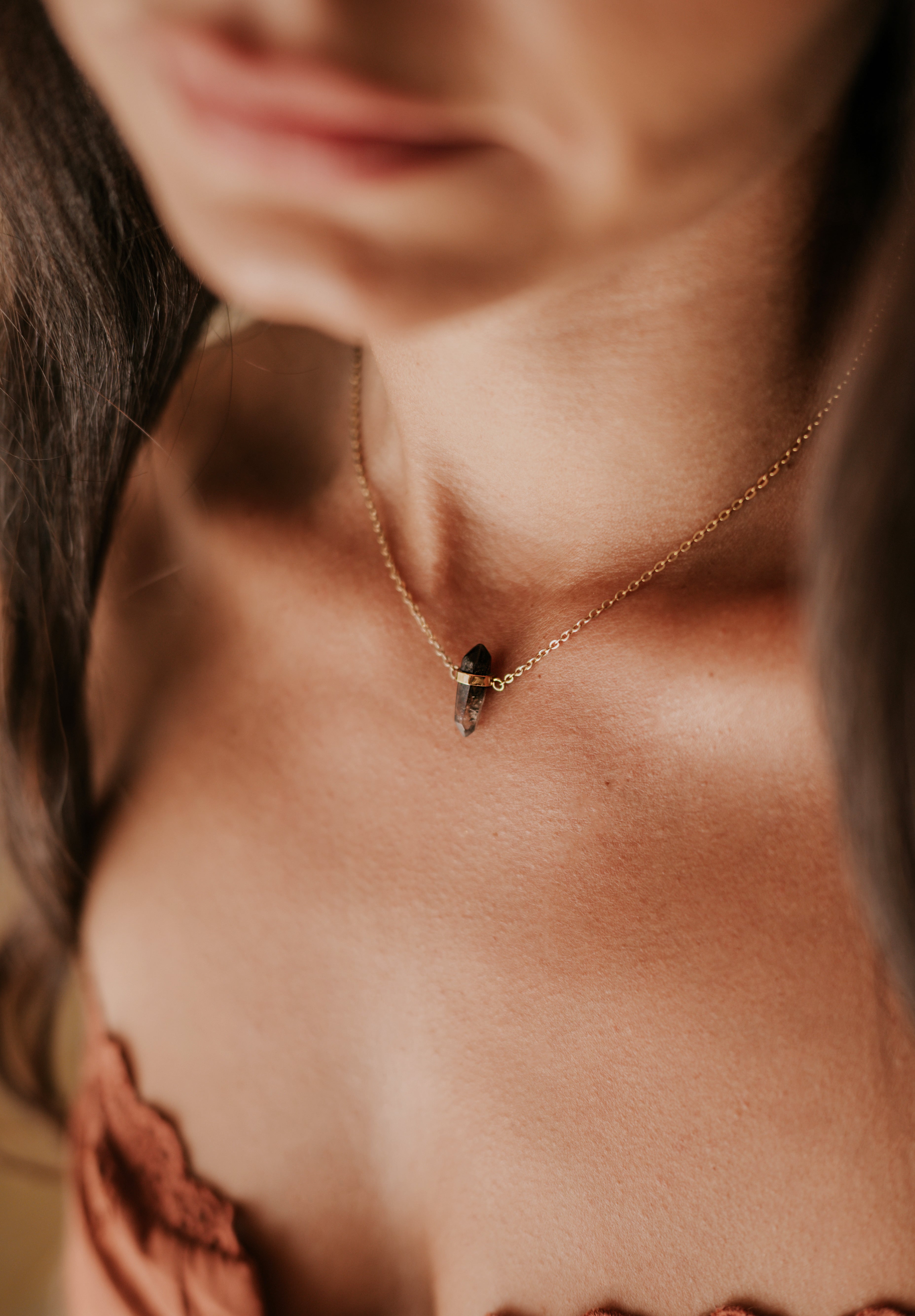 Collar Cuarzo Ahumado Bruto Bañado en Oro 18k