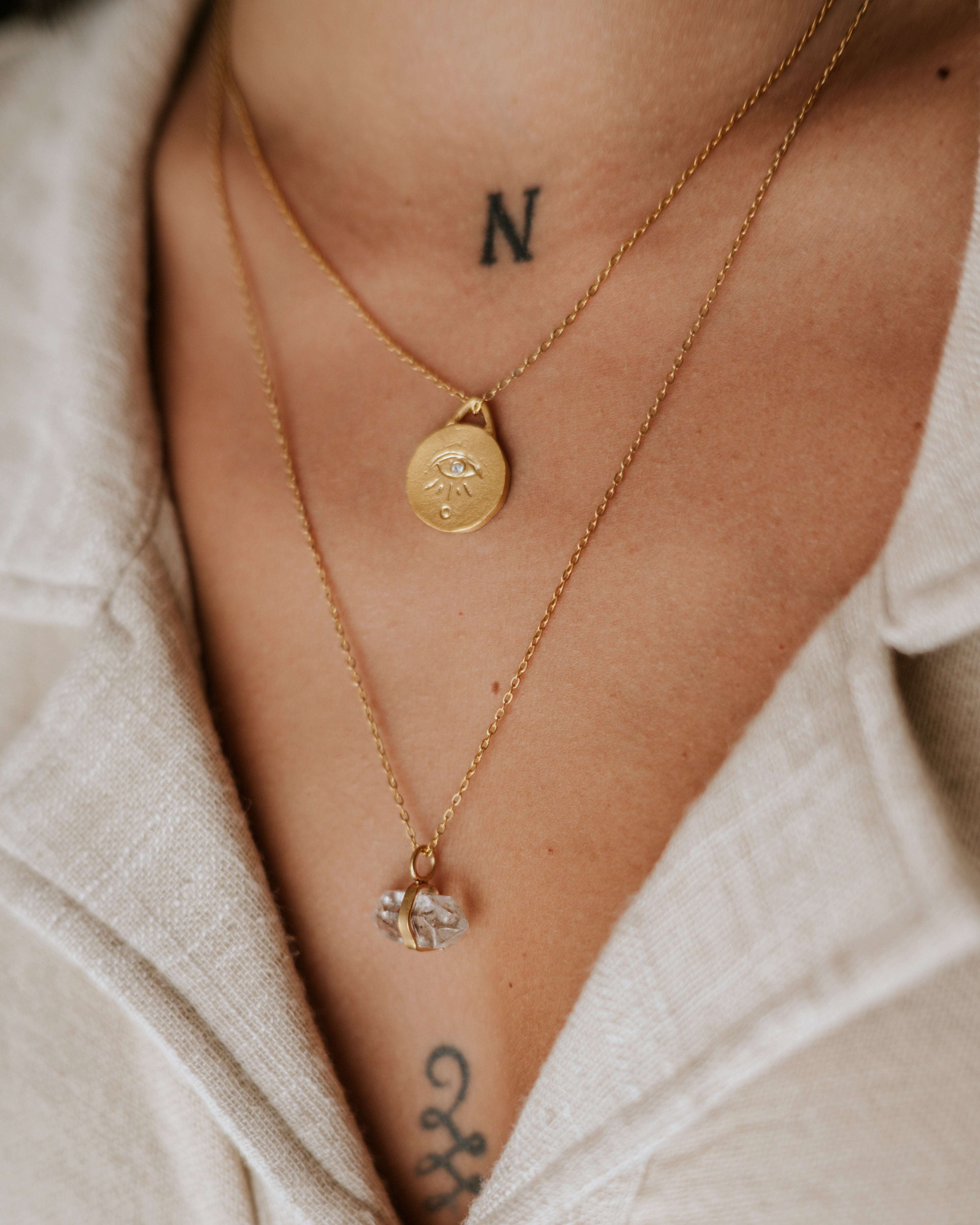 Plexo solar cuarzo claro Bañado en Oro 18k