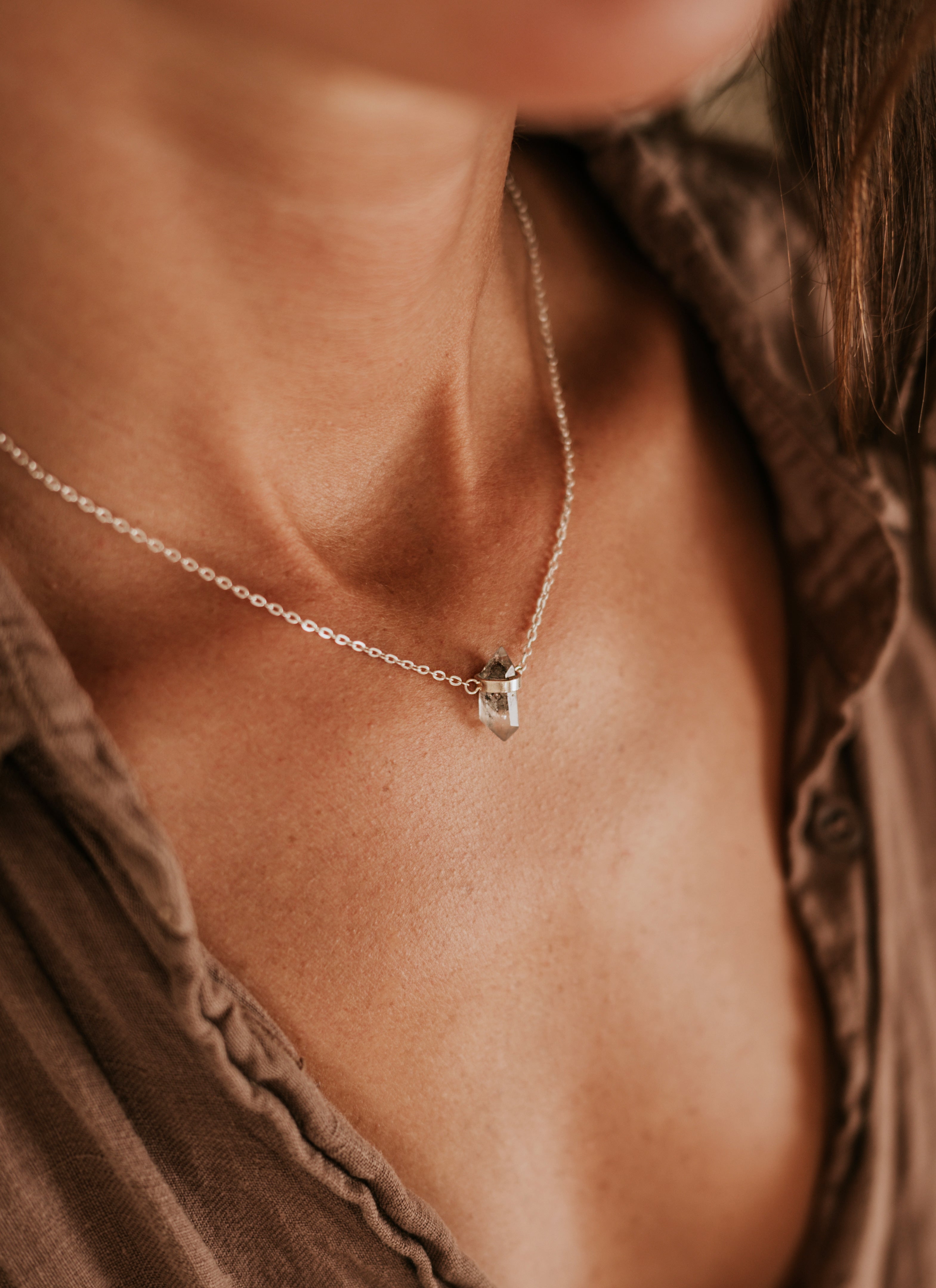 Collar Cuarzo Claro Bruto en Plata Reciclada