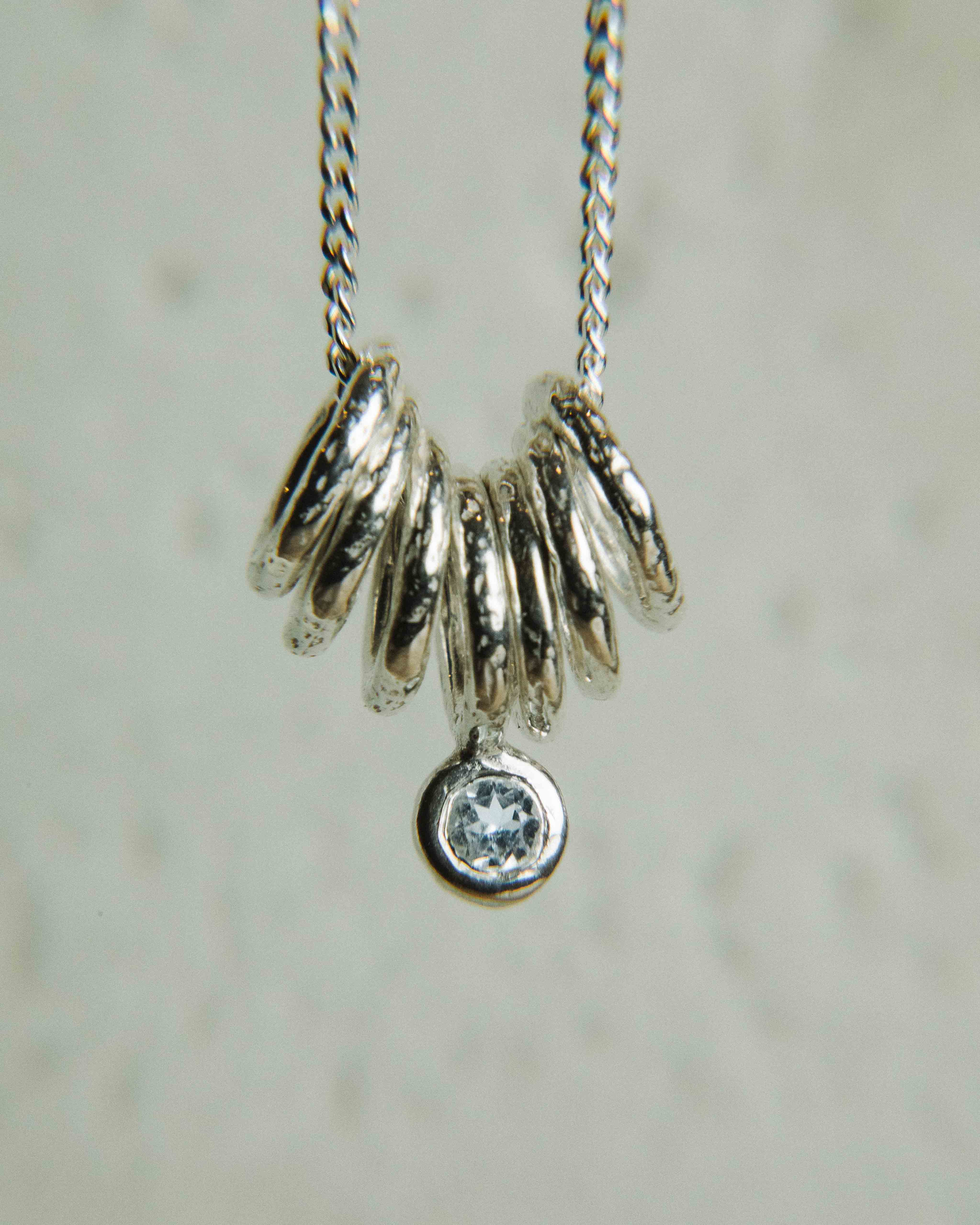 ARA con Topacio Azul en Plata Reciclada