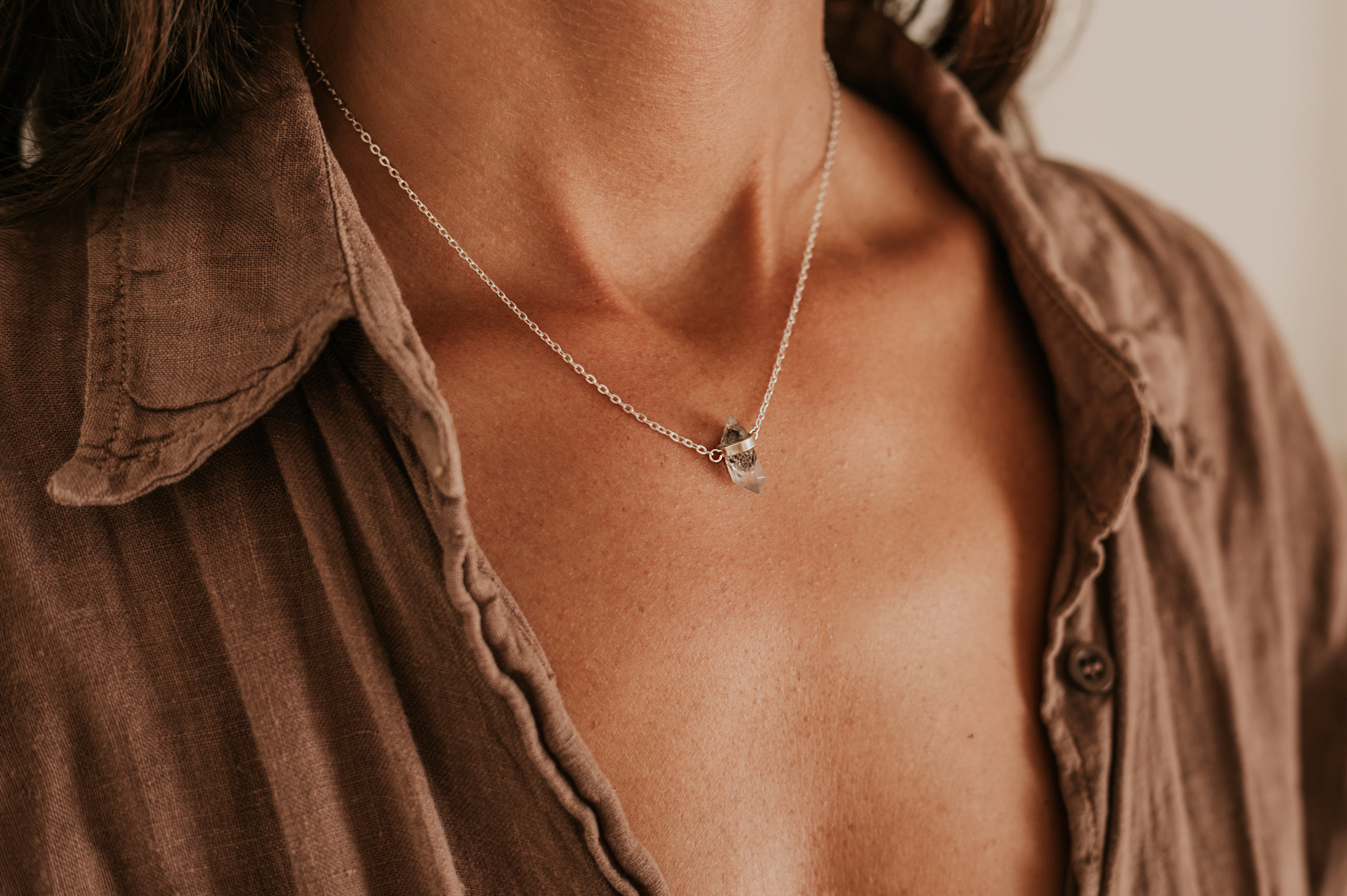 Collar Cuarzo Claro Bruto en Plata Reciclada