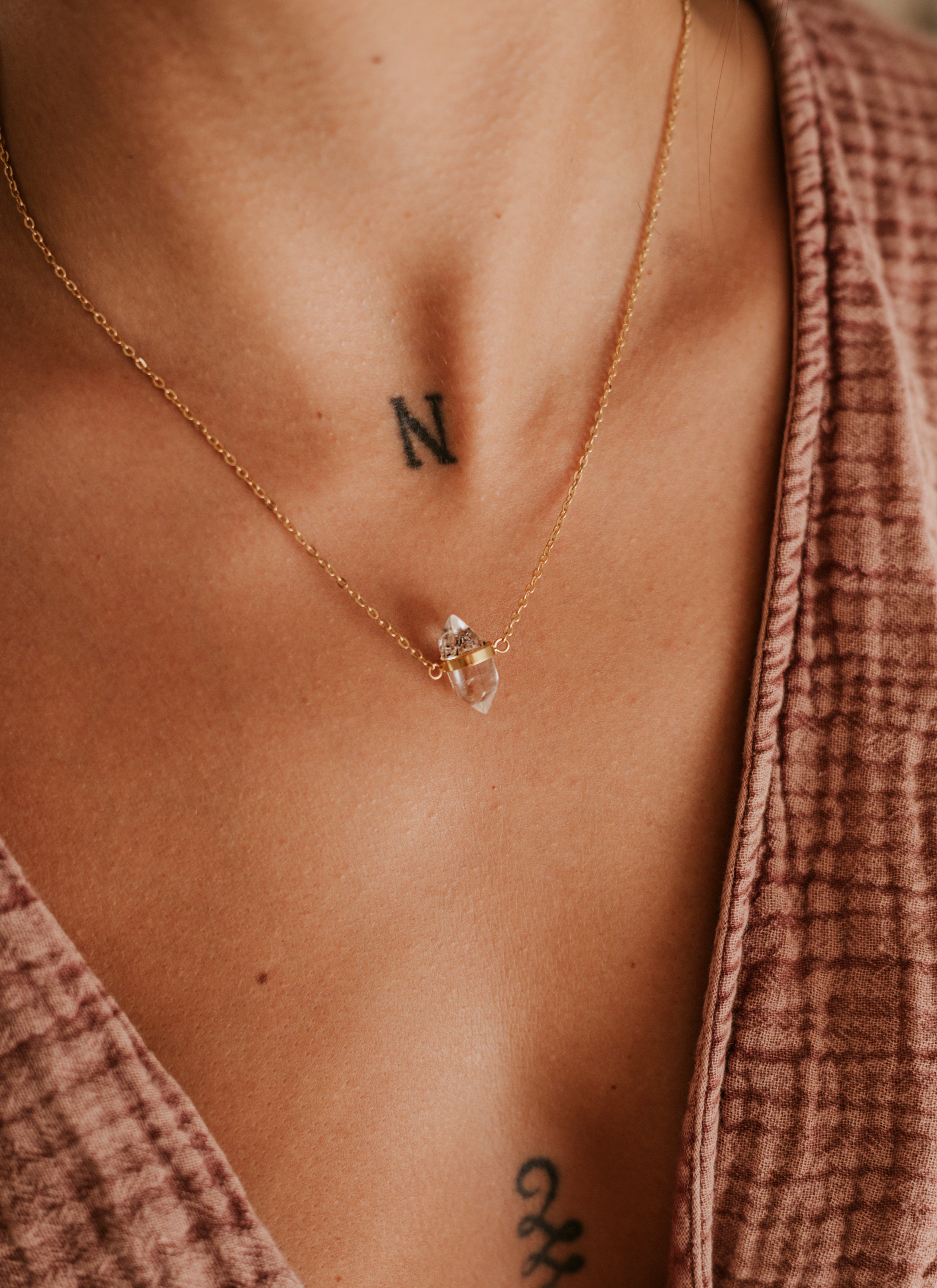 Collar Cuarzo Claro Bruto Bañado en Oro 18k