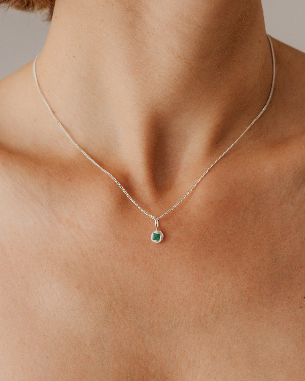 RAW · Esmeralda en Plata Reciclada