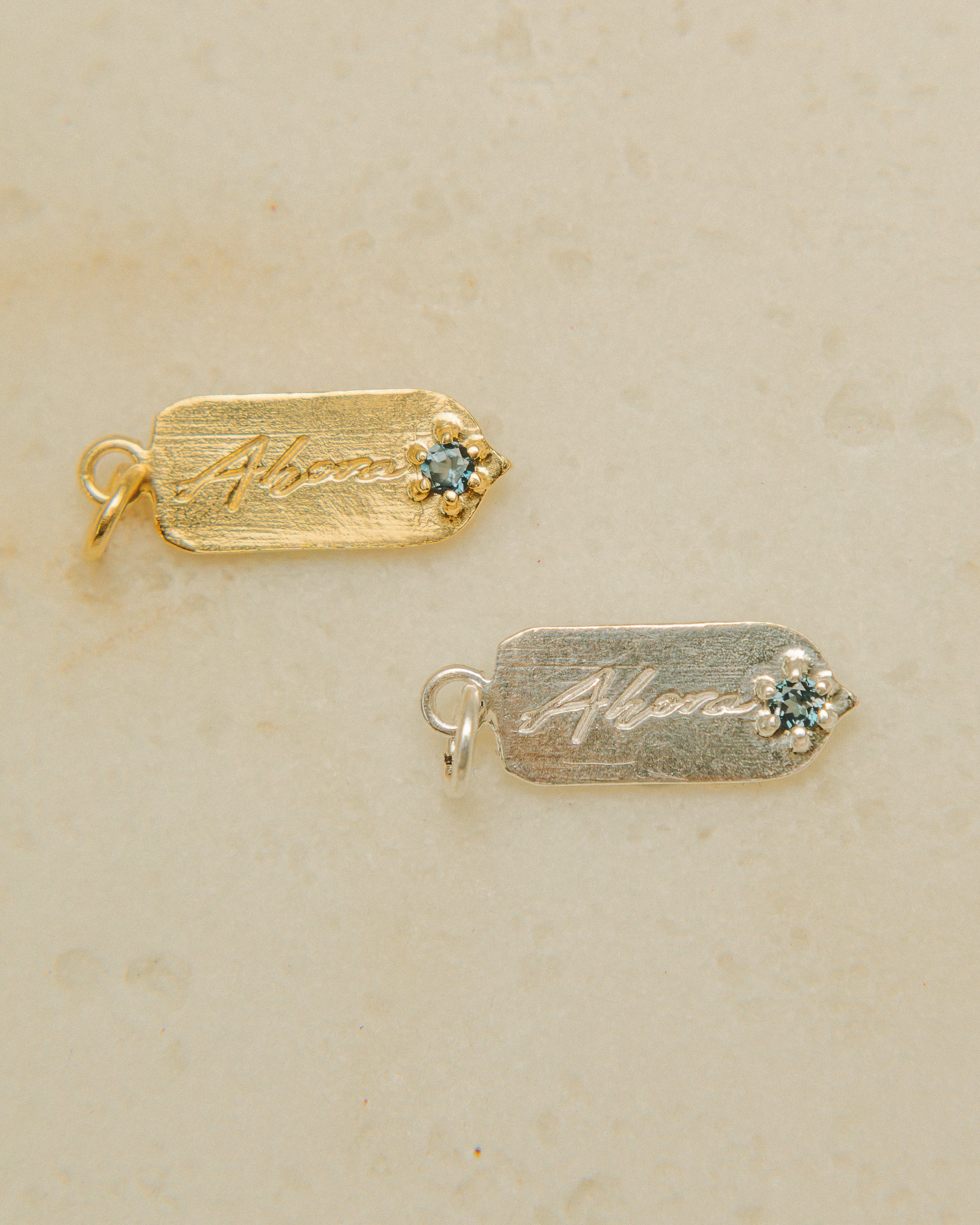 MANTRA con Topacio Azul en Plata bañada en Oro 18k