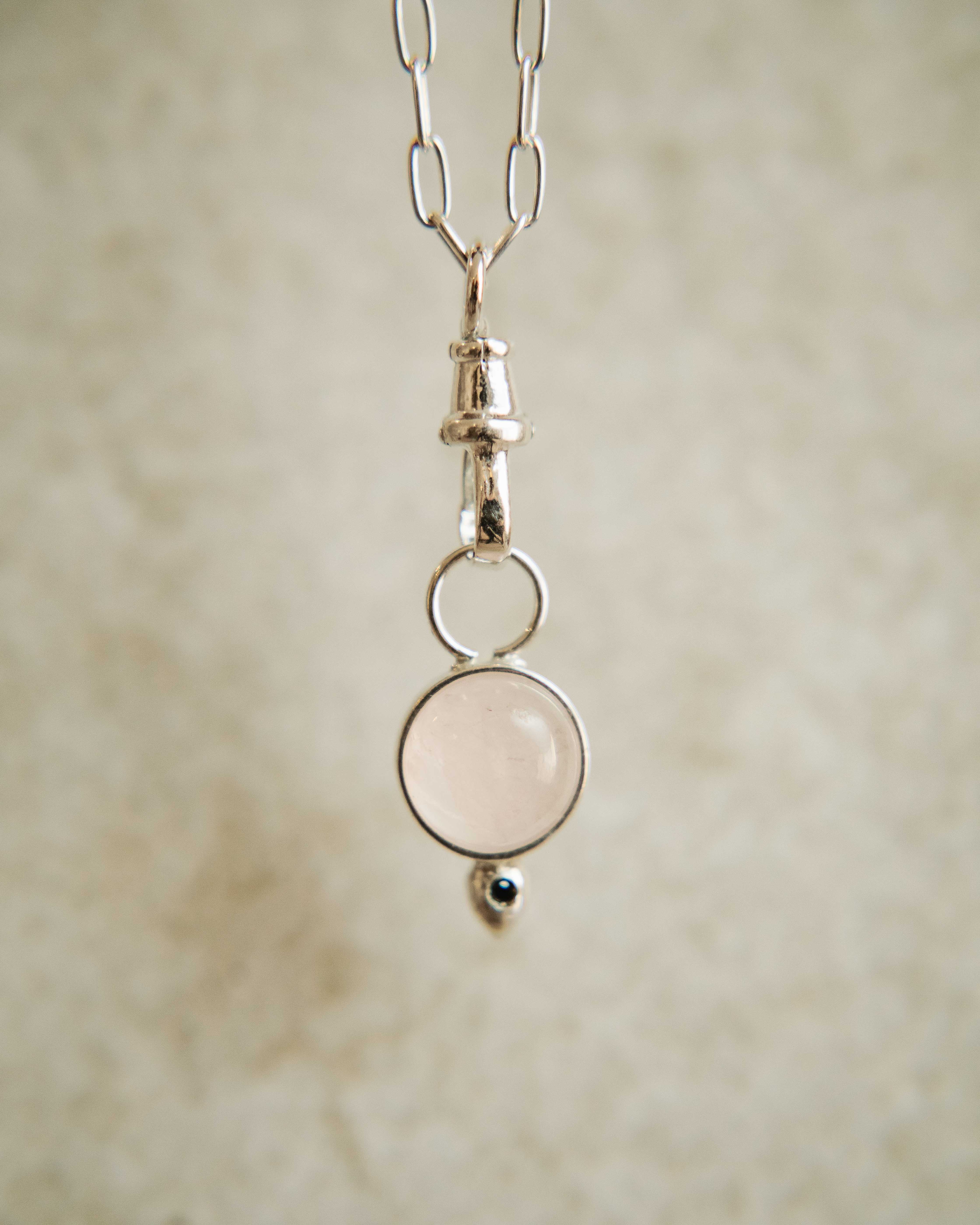 TREASURE · Cuarzo Rosa & Diamante Negro en plata reciclada