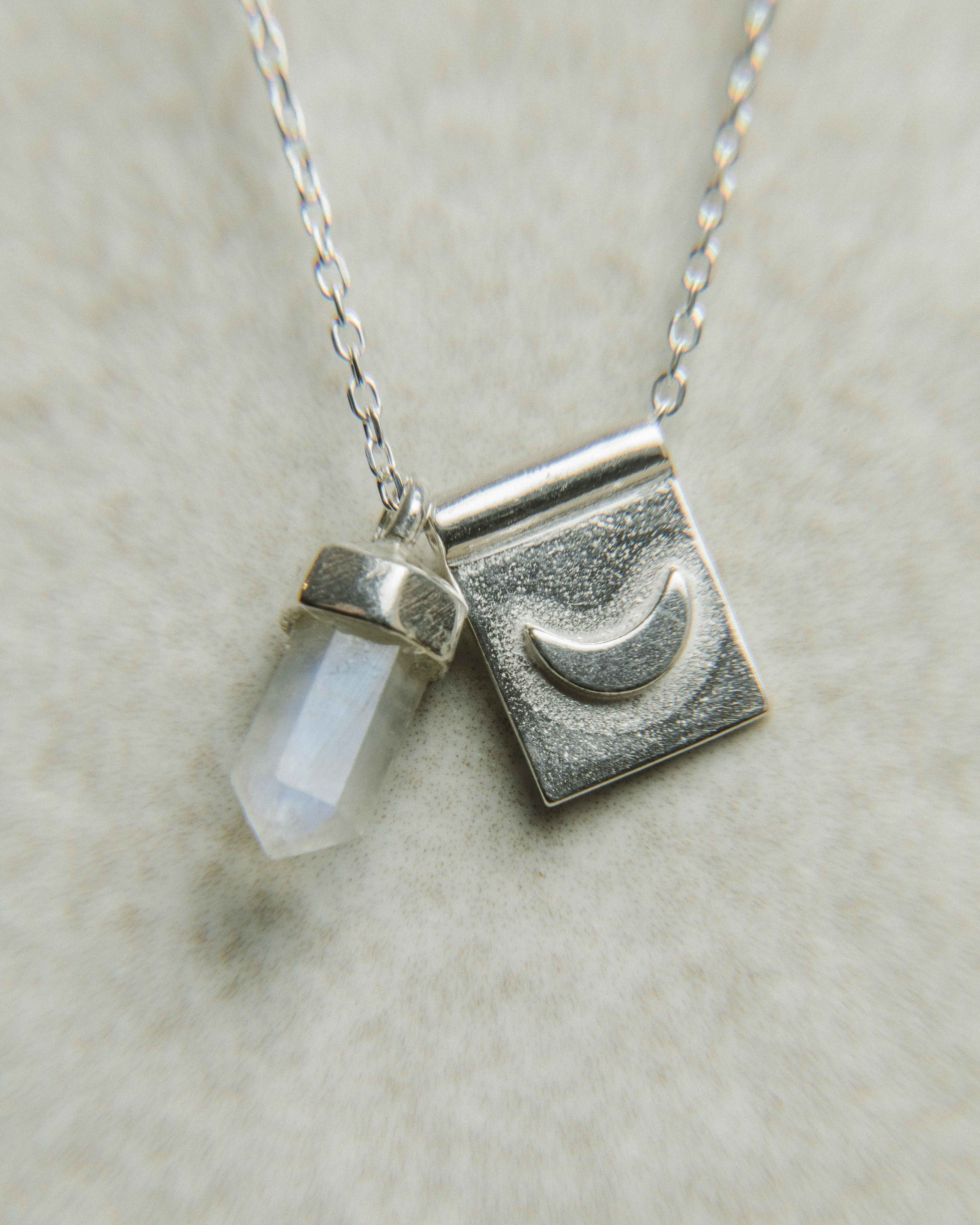 Luna nueva en Plata Reciclada