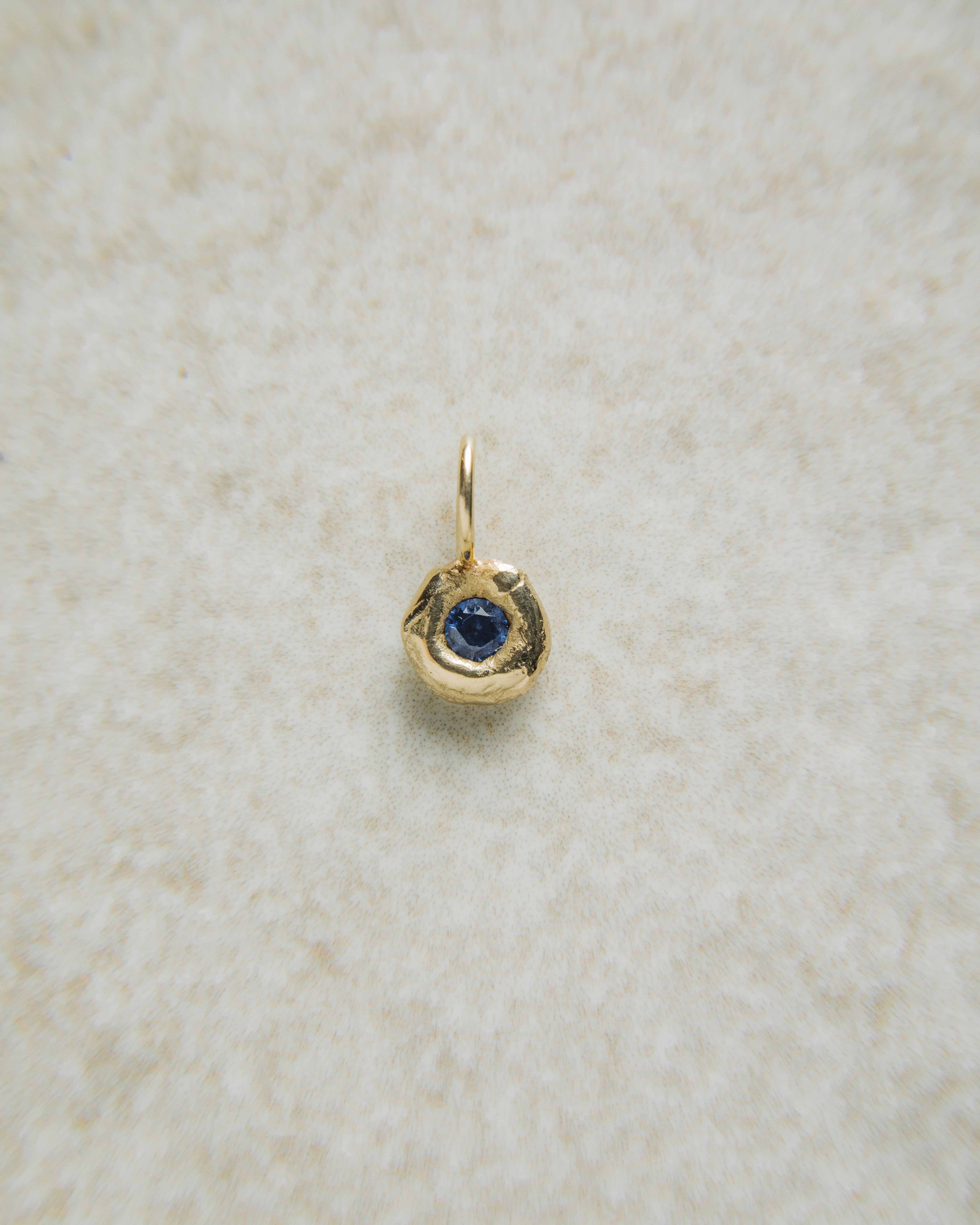 RAW · Zafiro en Oro