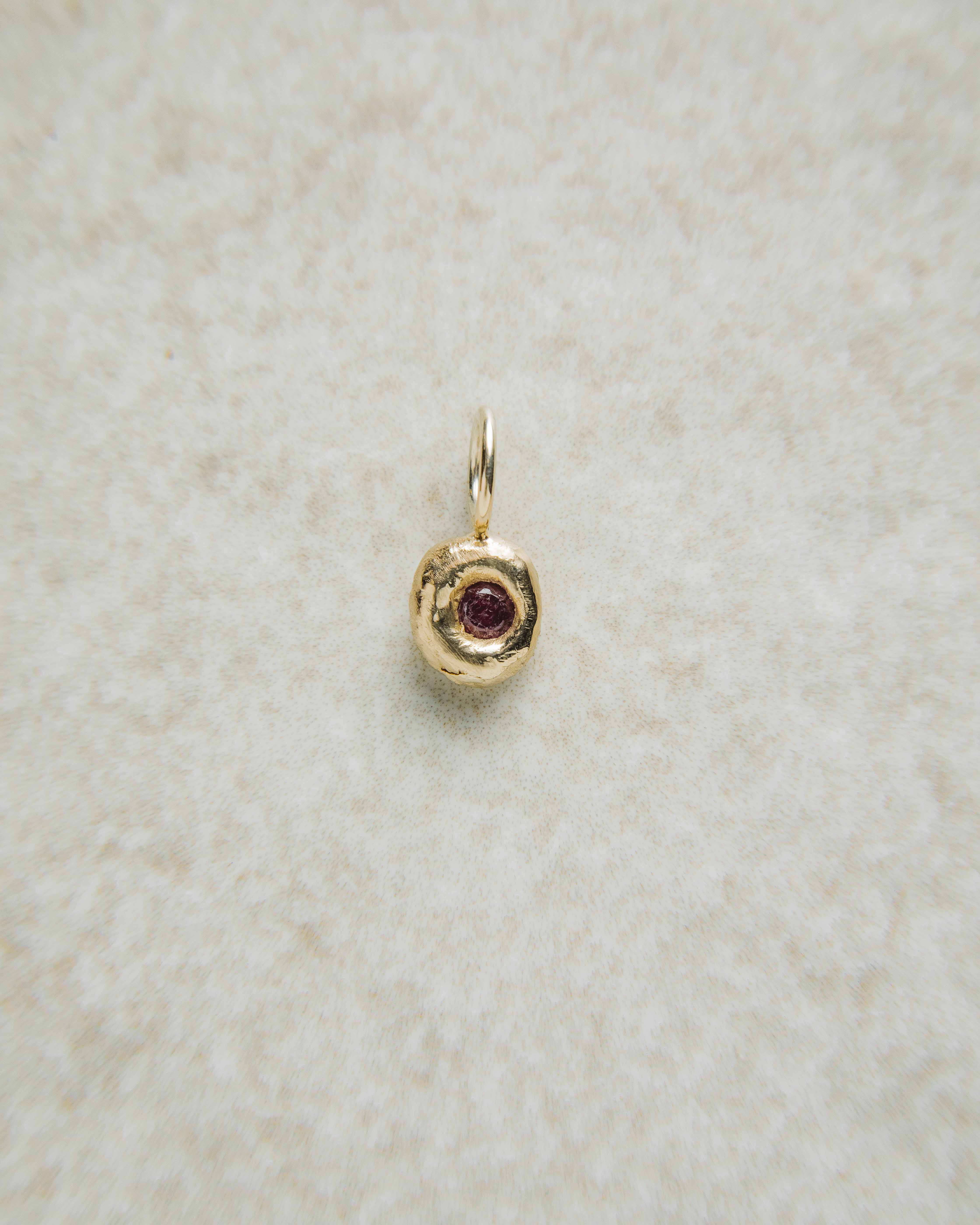 RAW · Rubí en Oro 18k