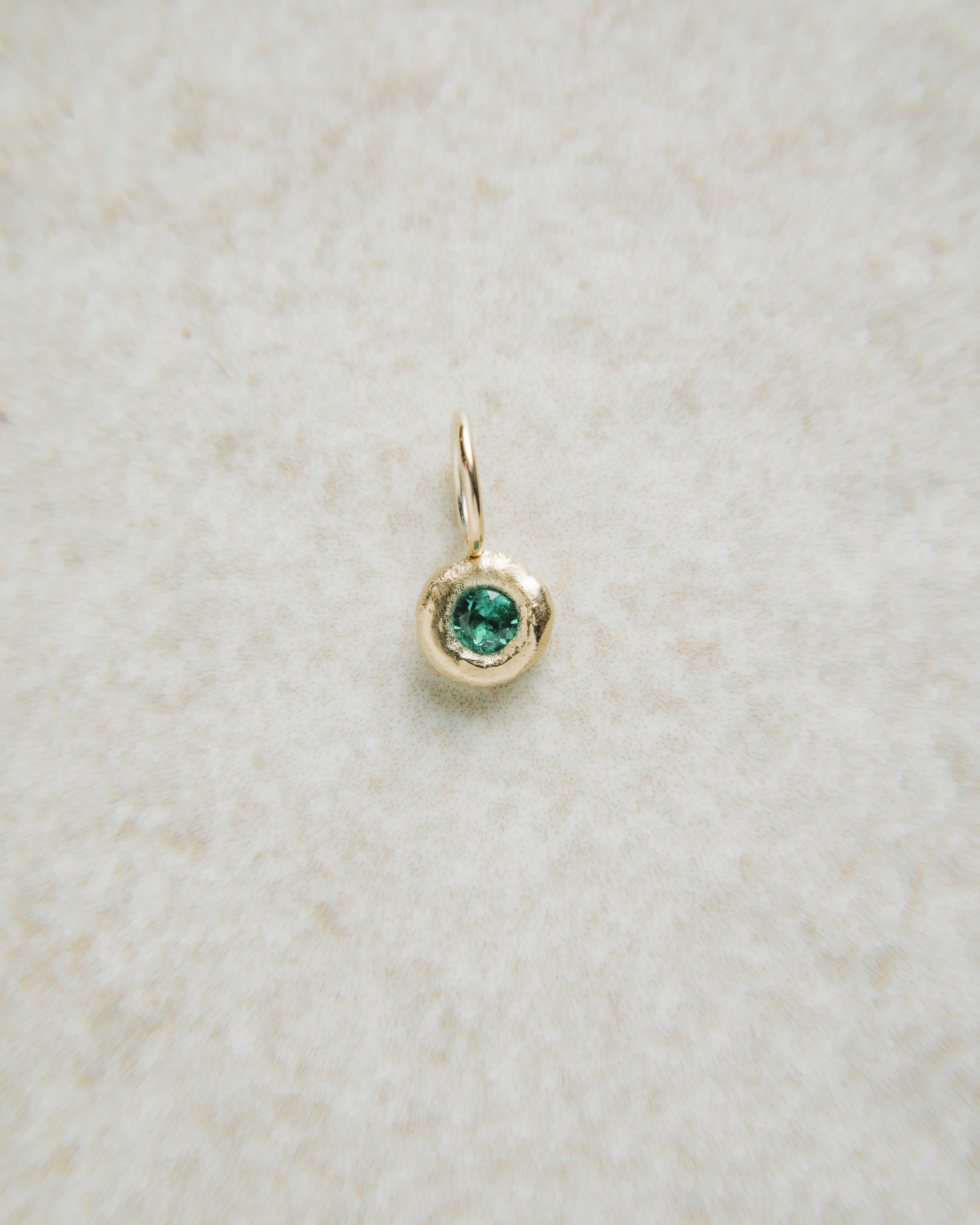 RAW · Esmeralda en Oro 18k