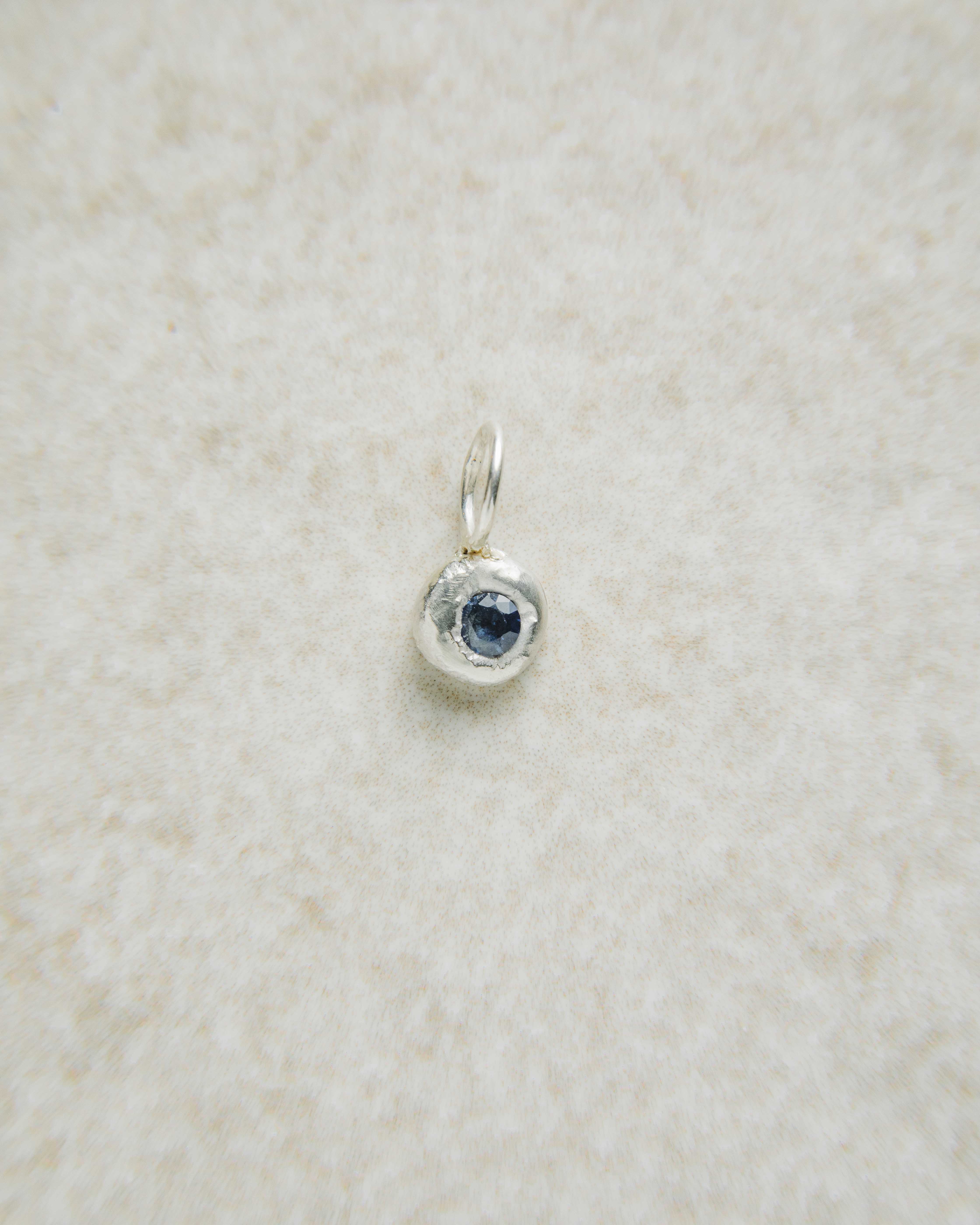 RAW · Zafiro en Plata Reciclada