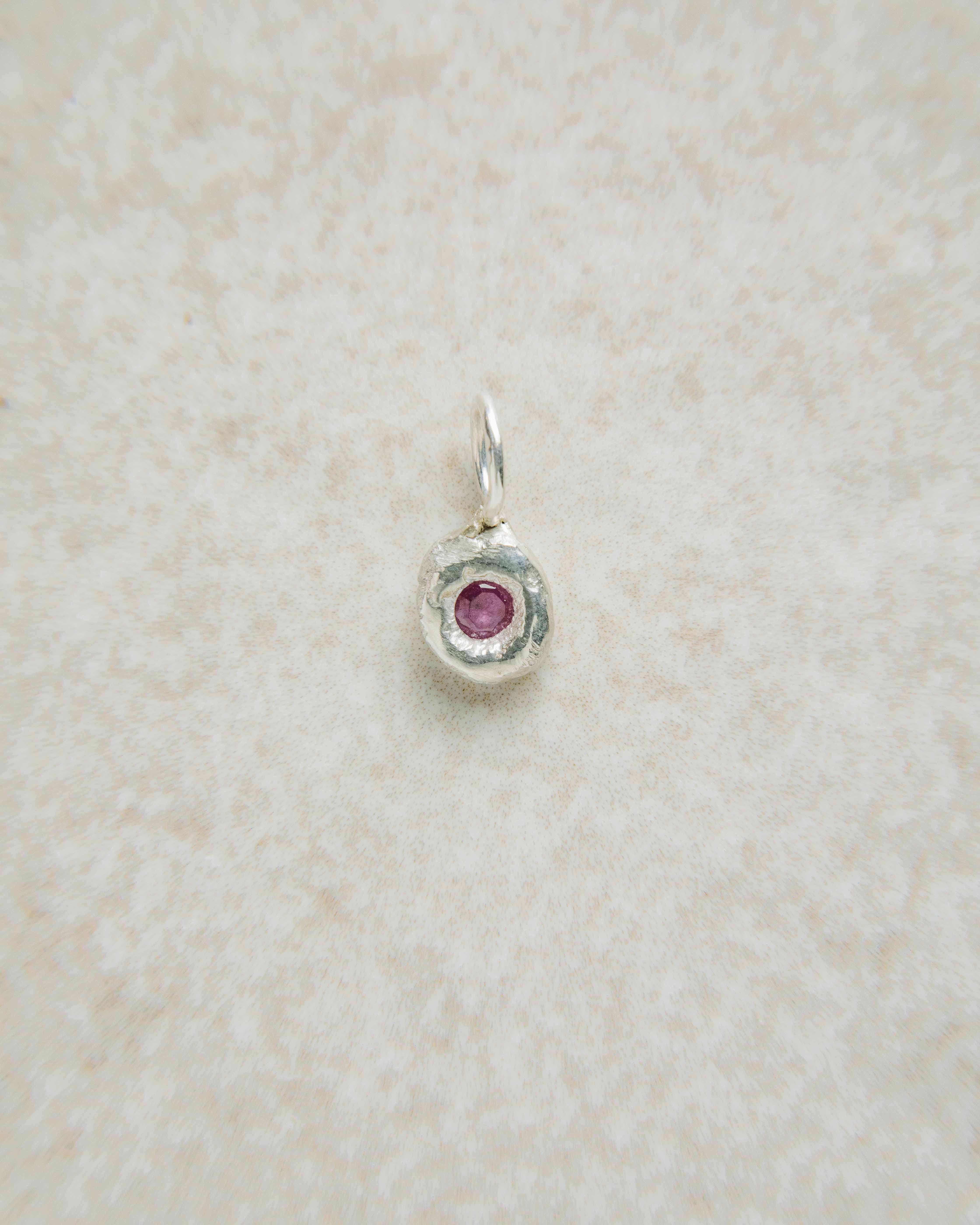 RAW · Rubí en Plata Reciclada