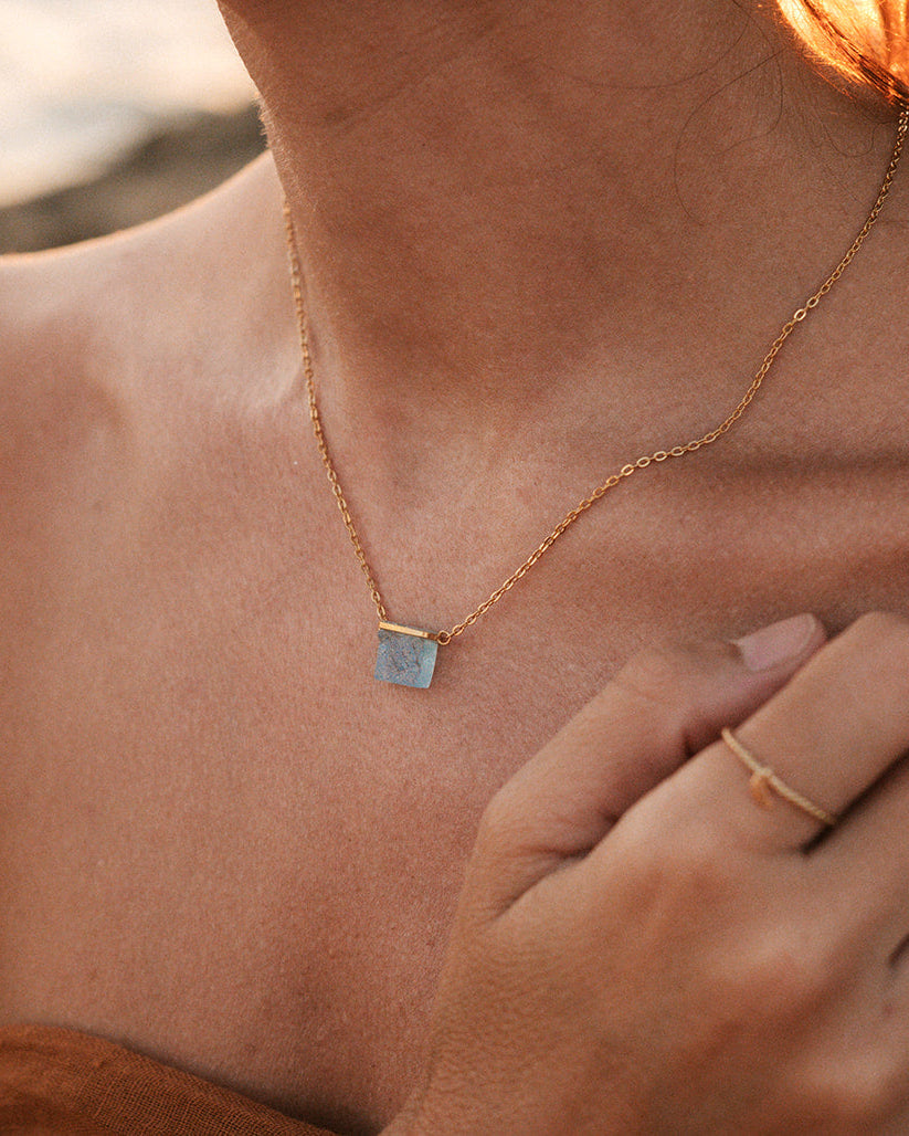 Collar Aguamarina Cuadrada Bañada en Oro 18k