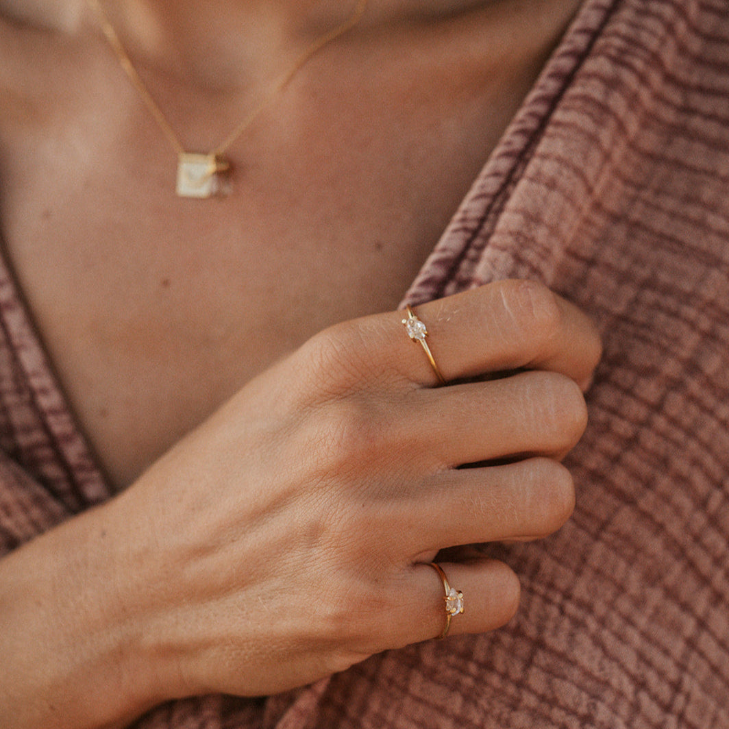 Anillo Solitario Cuarzo Herkimer en Oro 18k