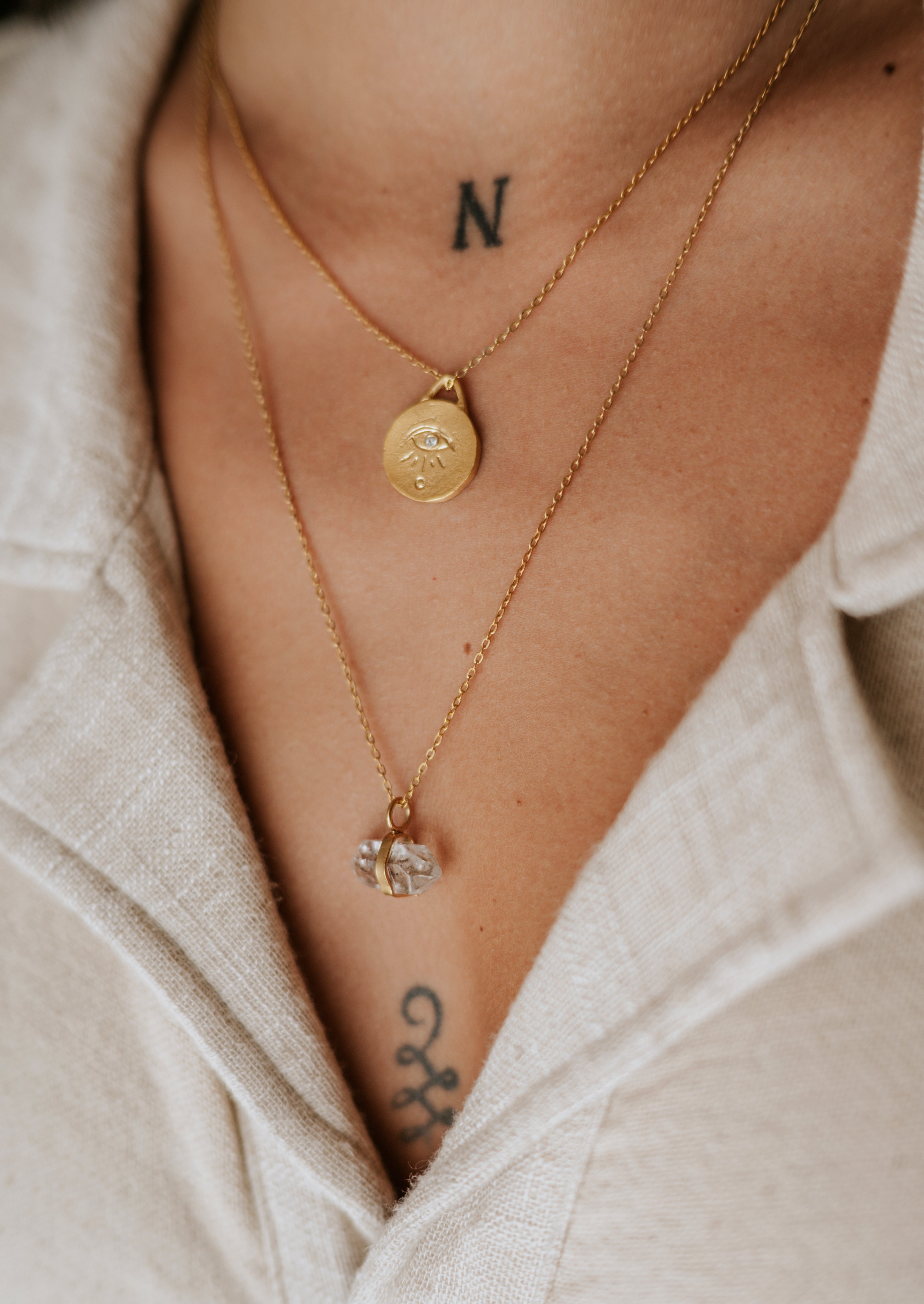 Plexo solar cuarzo claro Bañado en Oro 18k