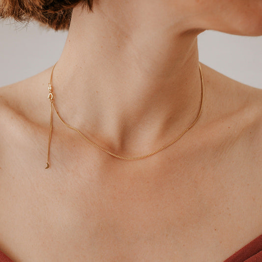 Cadena Koishi con lunita en plata reciclada chapada en oro de 18K