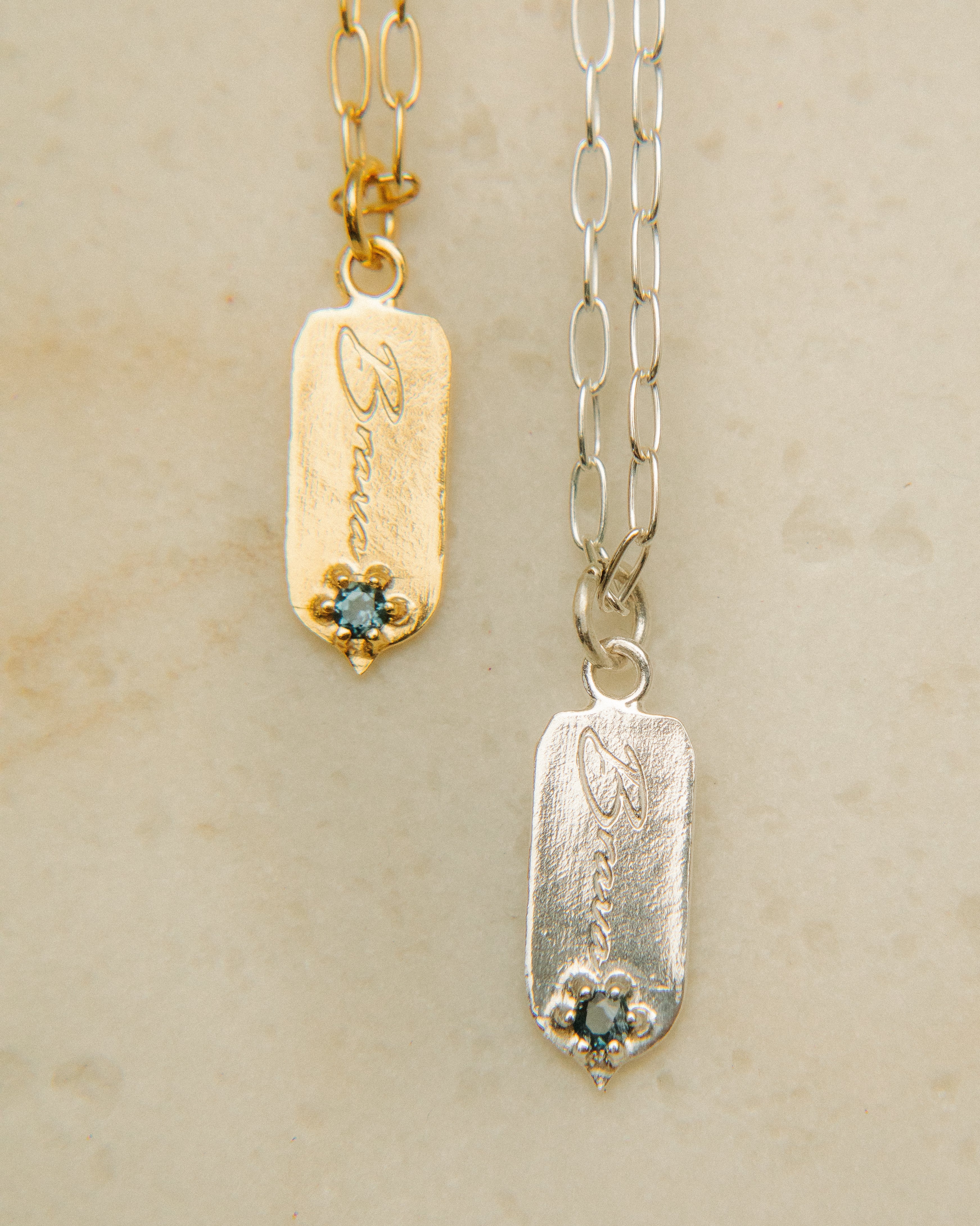 MANTRA con Topacio Azul en Plata Reciclada