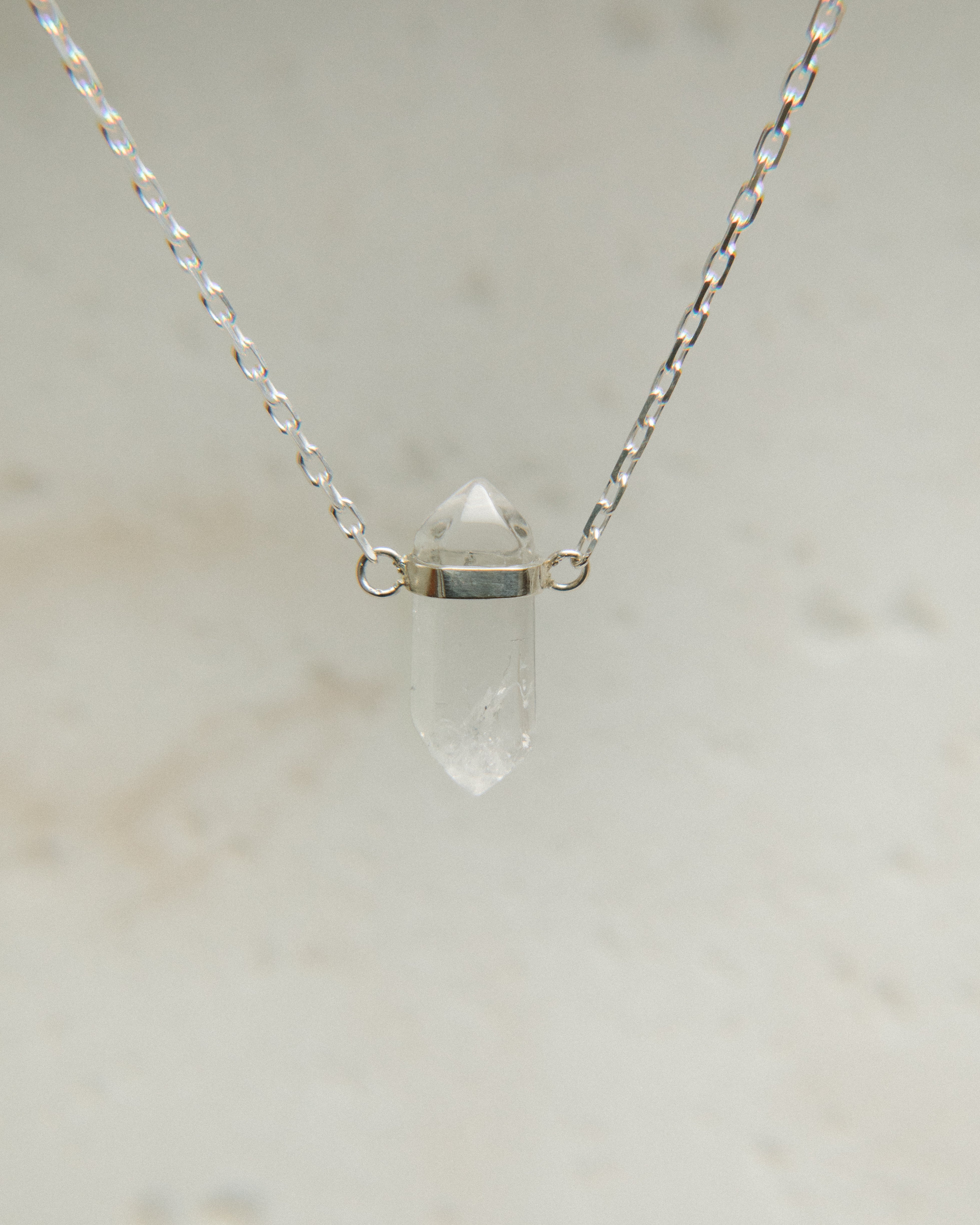 Collar Cuarzo Claro Bruto en Plata Reciclada