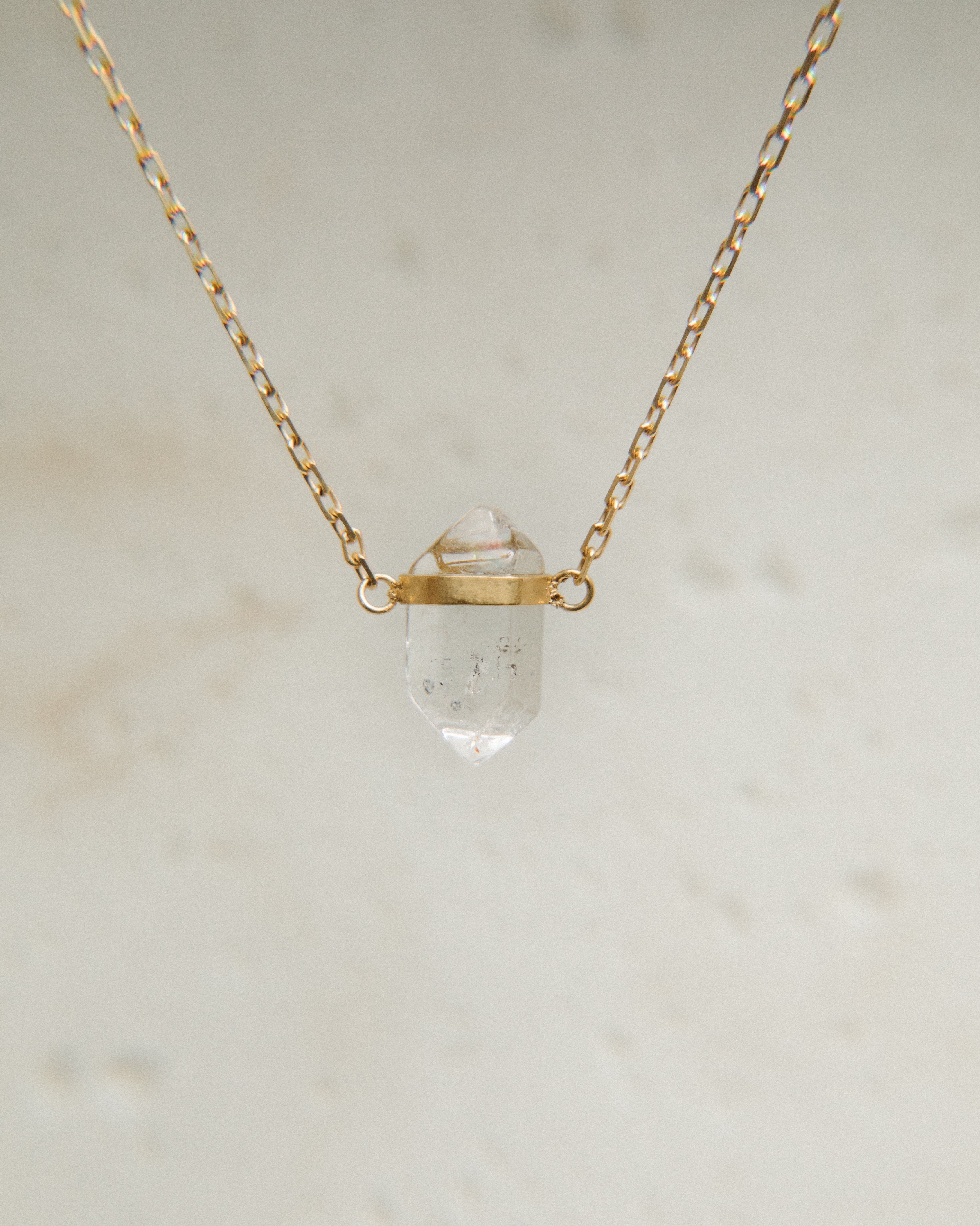 Collar Cuarzo Claro Bruto Bañado en Oro 18k